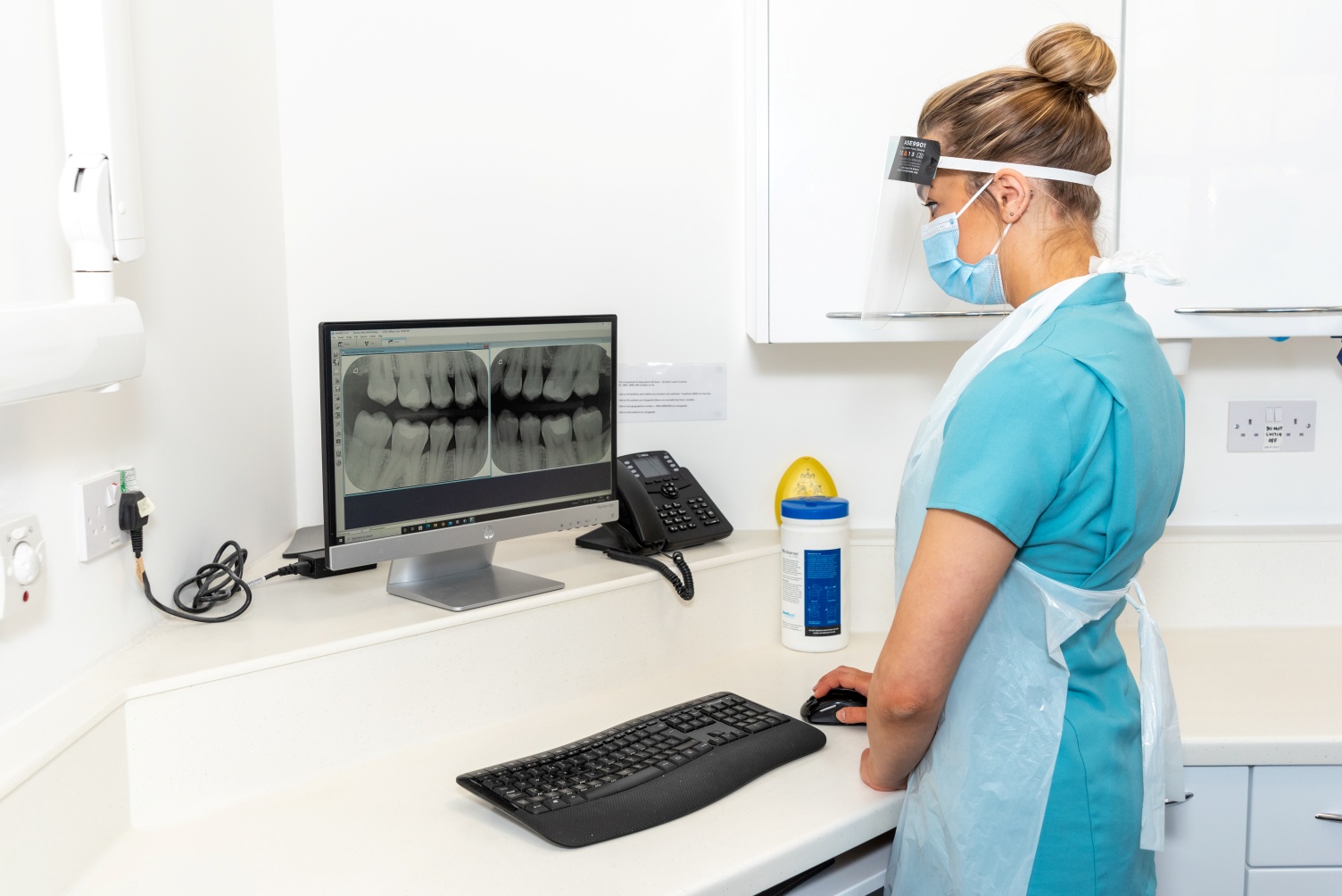 What is a dental therapist?