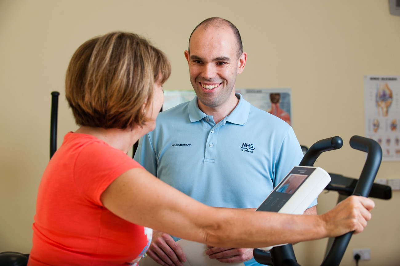 What is a physiotherapy support worker?