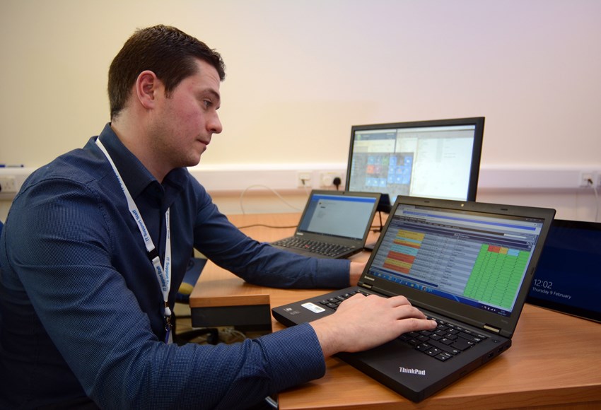What is an IT support engineer?