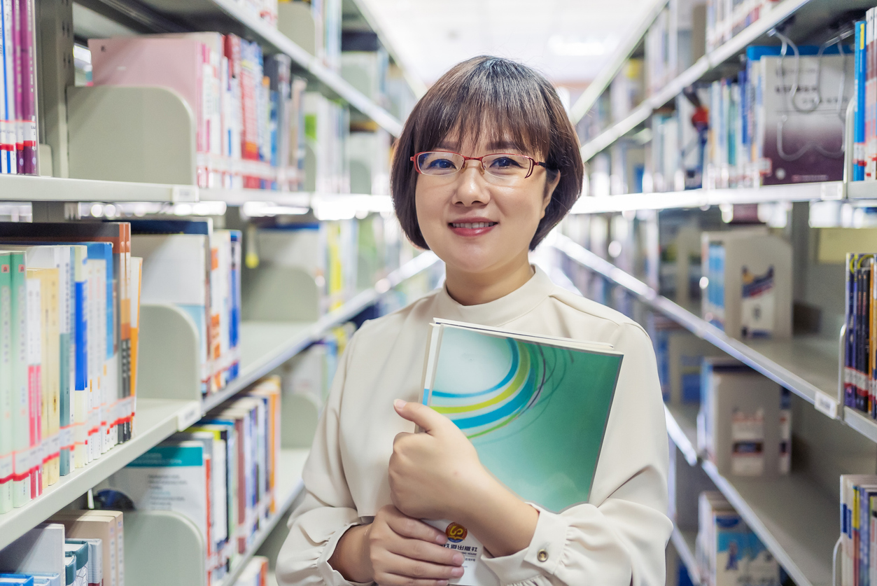 What is a public health librarian? 