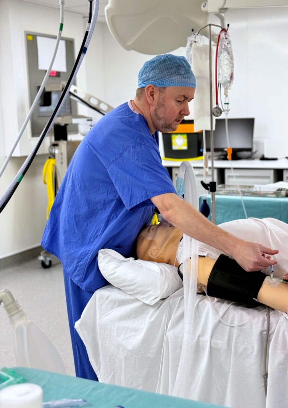 Hi-tech operating theatre scenario