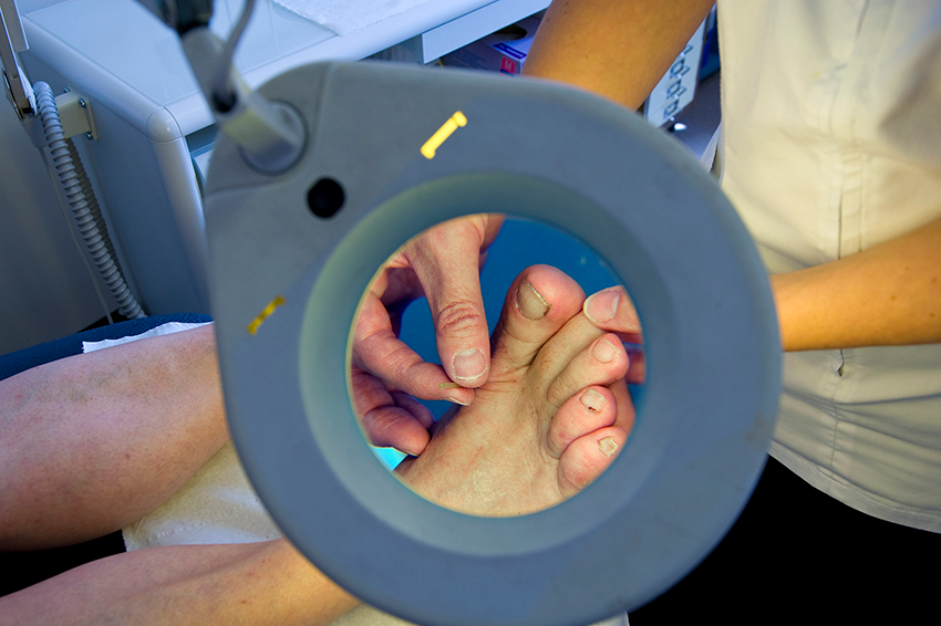 What is an podiatry support worker?