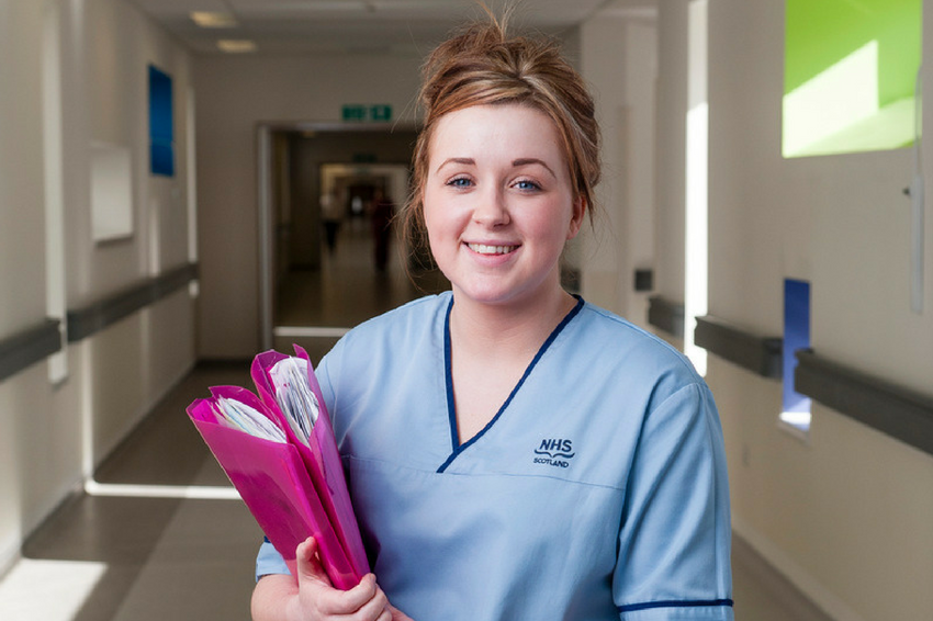 What is a dietetic support worker?